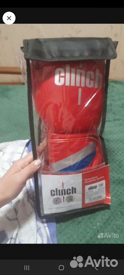Боксерский шлем clinch и перчатки
