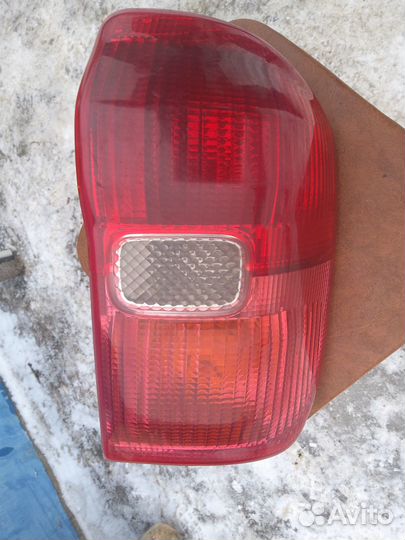Фонарь задний правый Toyota rav 4 xa20