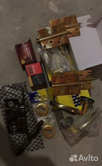 Новые: петли, ручки, защёлка, цилиндровый механизм