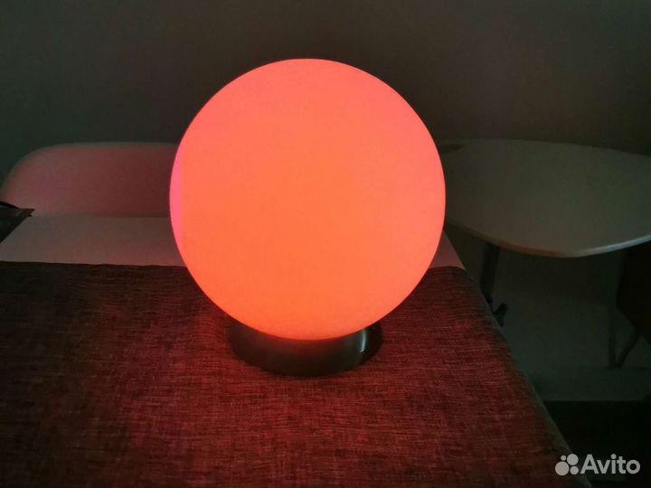 Настольный разноцветный светильник
