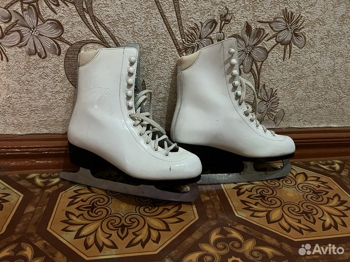 Женские фигурные коньки 37 р