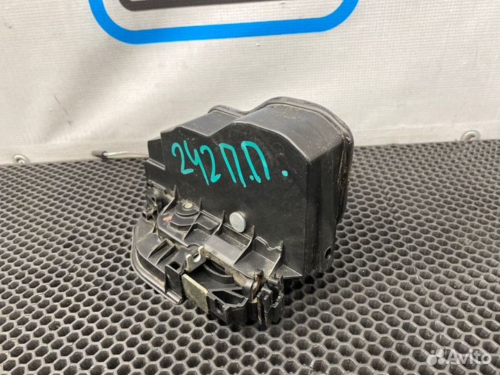 Замок двери передний правый Bmw 5-Series E60