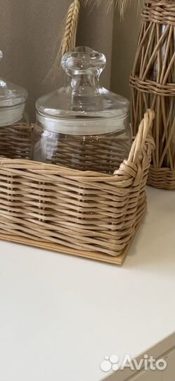 Корзина плетеная с банками для сыпучих