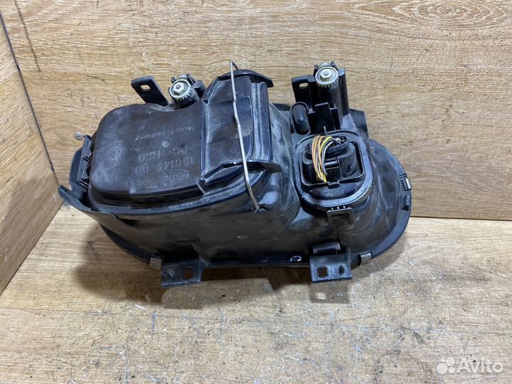 Фара передняя левая Volkswagen Golf 4 142050