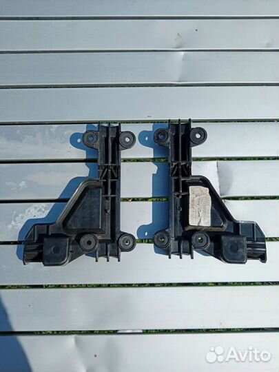 Кронштейн заднего бампера Audi A6 C4 4A0 807 484 A