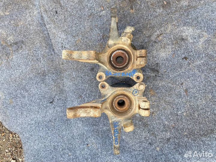 Передние поворотные кулаки Hyundai Santa Fe 1