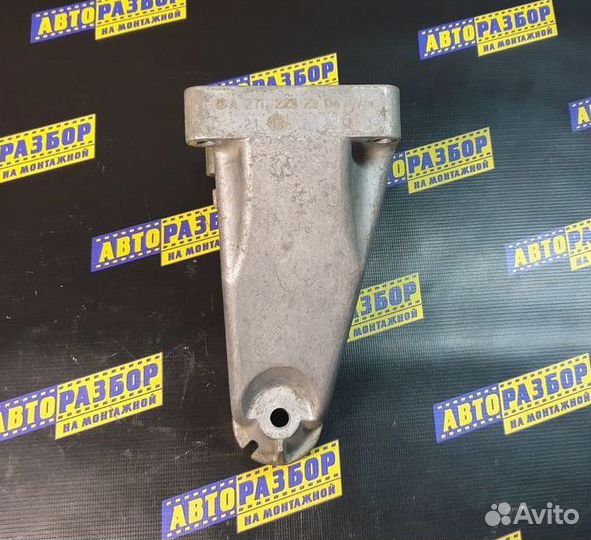 Кронштейн двигателя правый Mercedes-Benz C-класс