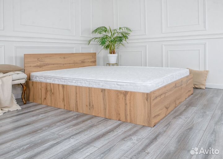 Кровать с матрасом 160х200