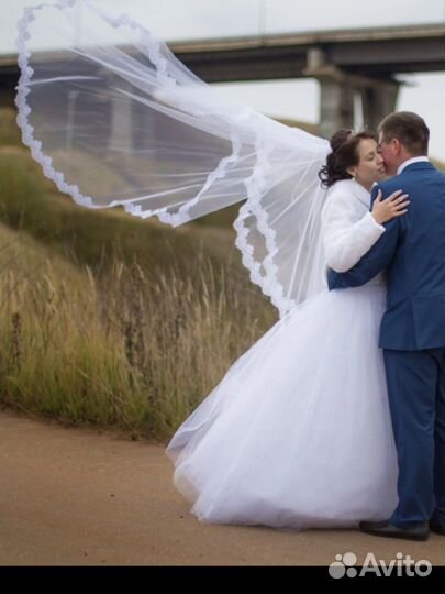 Свадебное платье 42 44 бу
