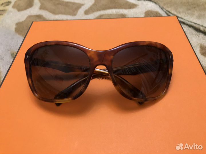 Солнечные очки Prada