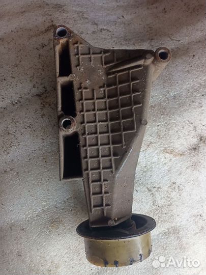 Кронштейн опоры двигателя правый LADA Granta