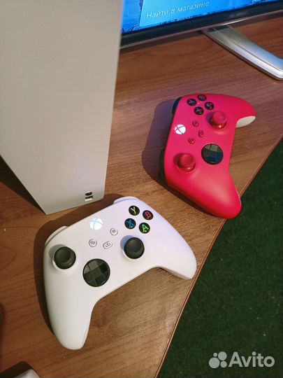 Xbox series s 2 геймпада