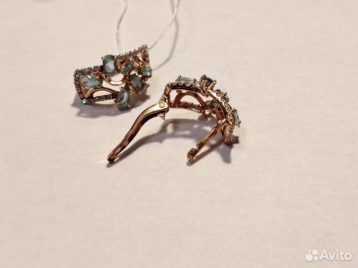 Серьги с камнями золотые