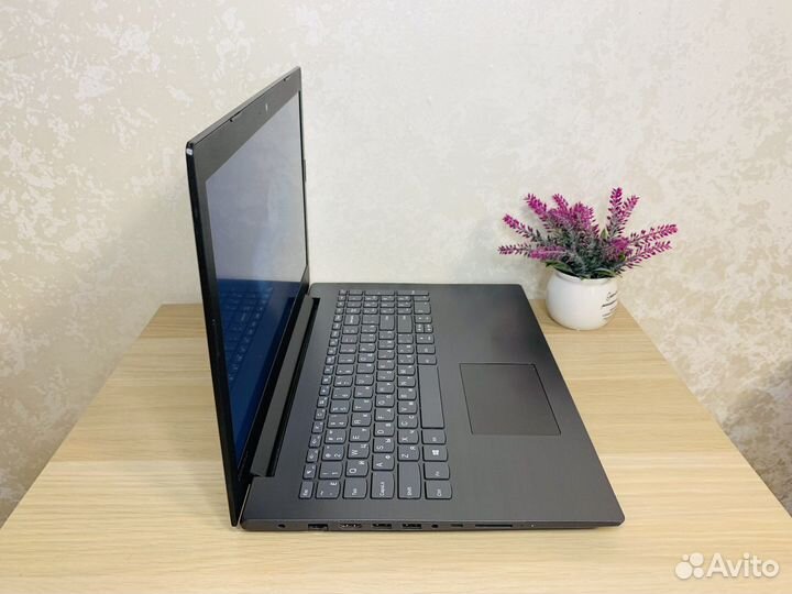 Мощный, игровой ноутбук (12 гб/i3 /nVidia)