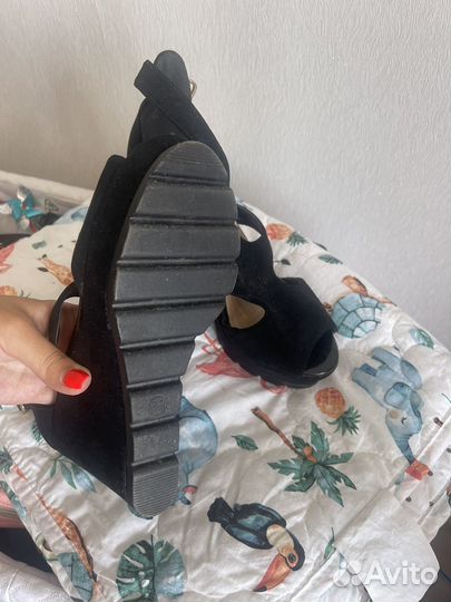 Босоножки новые 39