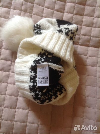 Шапка белая с оленями Marks&Spencer