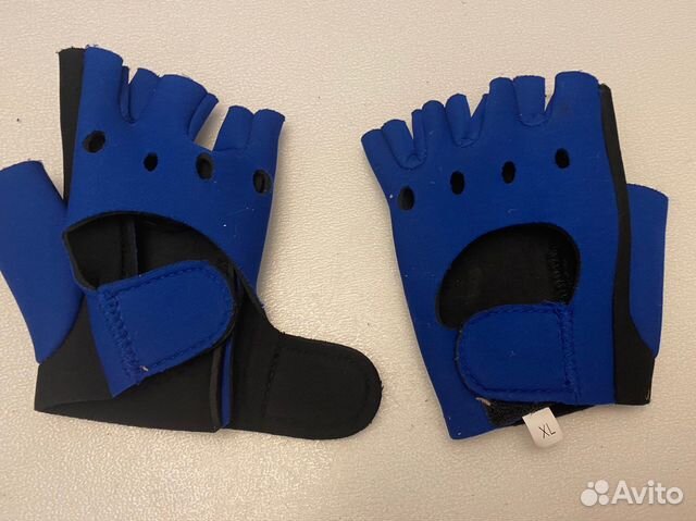 Спортивные перчатки