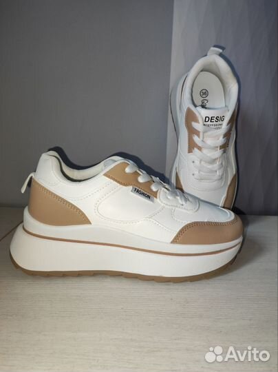 Кроссовки женские