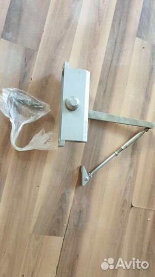 Доводчик дверной