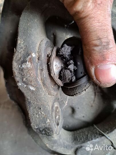 Поворотный кулак передний Mercedes w220