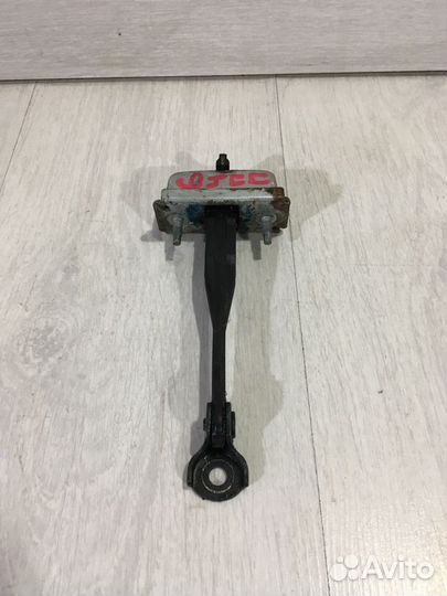 Ограничитель двери chevrolet cruze 1.8 мт седан