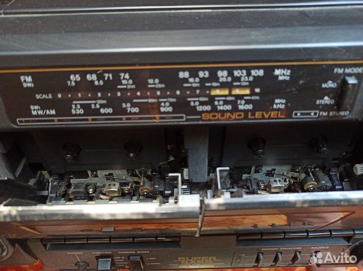 Радиомагнитола Fisher FM Radio 108 AUX Stereo