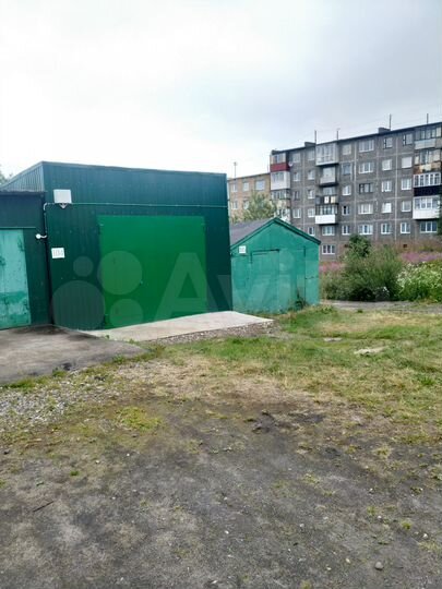 Гараж, > 30 м²