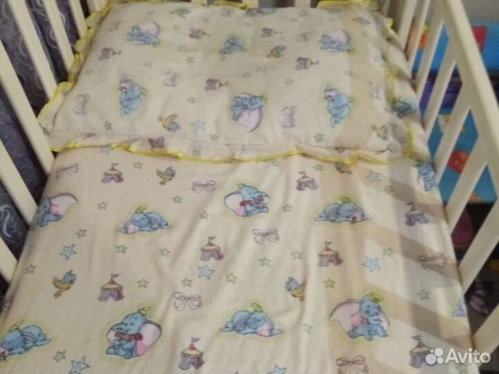 Детская кроватка с маятником и ящиком