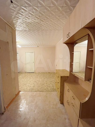 4-к. квартира, 60 м², 1/5 эт.