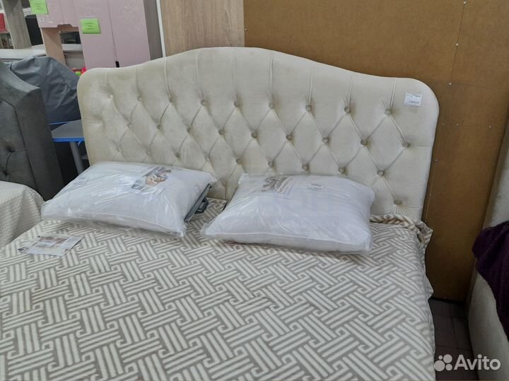 Кровать двуспальная с подъёмным механизмом