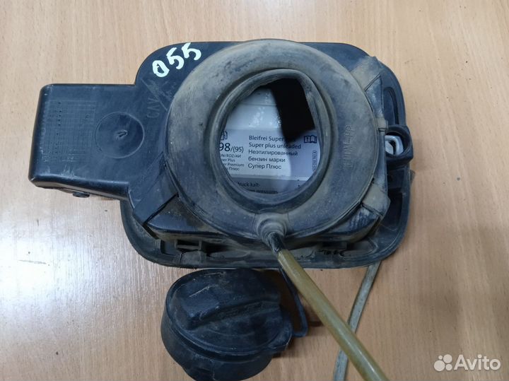 VW Jetta (NF) Vl Лючок бензобака