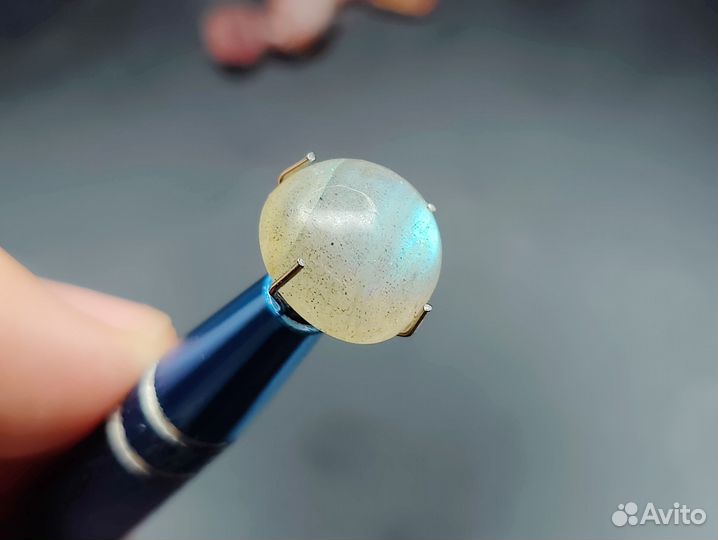 Лабрадорит. Яркая иризация