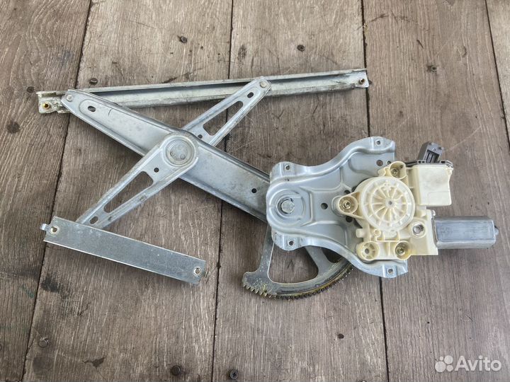 Стеклоподъемник правый Toyota Avensis T250