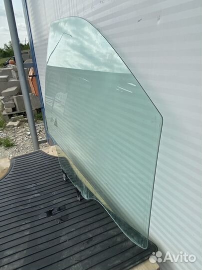 Стекло передней правой двери Hyundai grand starex