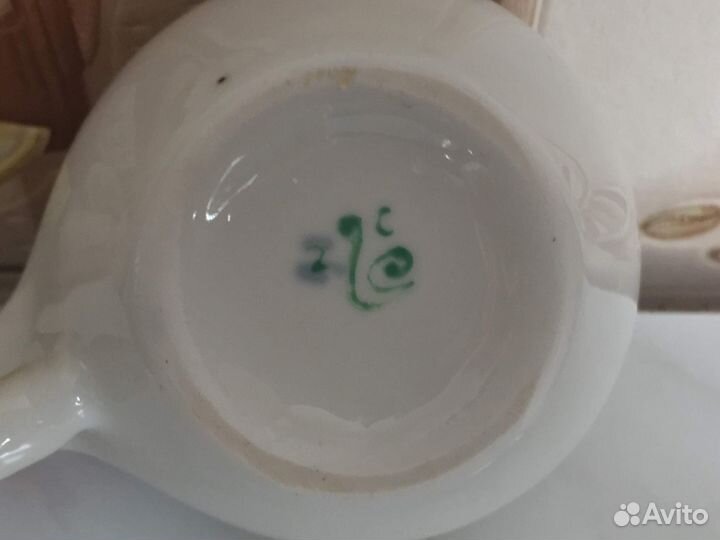 Фарфоровая статуэтка солонка Курочка Полонне СССР