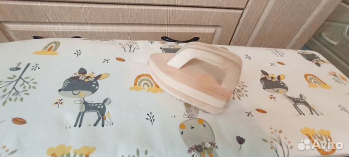 Детская гладильная доска и утюг