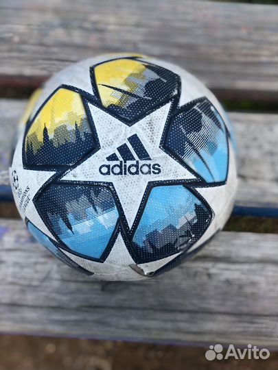 Футбольный мяч adidas
