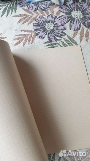 Тетрадь в линию и клеточку