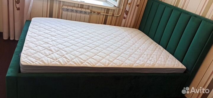 Кровать двуспальная с мягким изголовьем