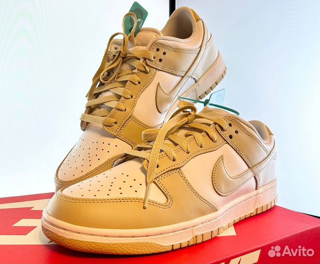 Nike dunk Low team gold