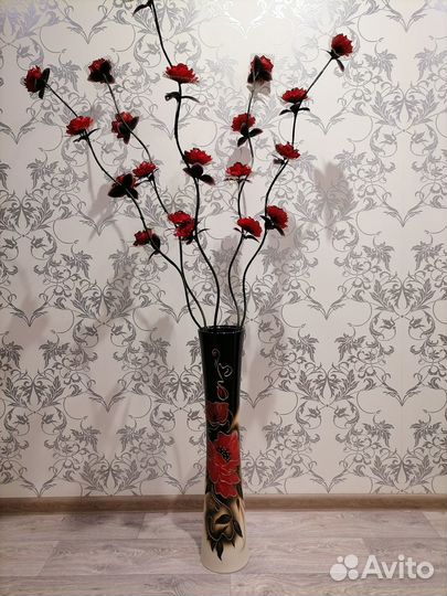 Напольная ваза с цветами