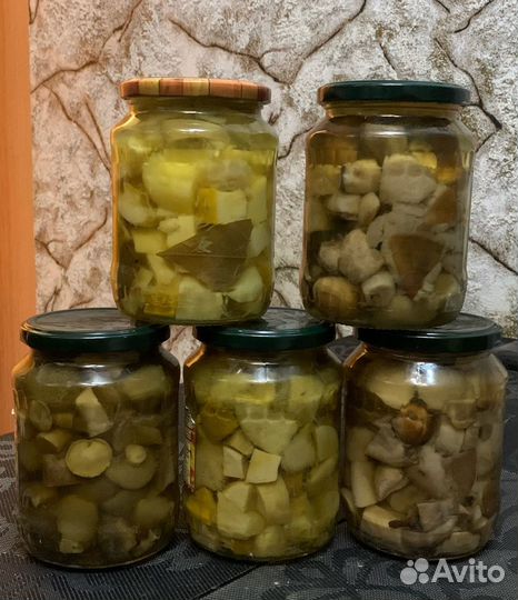 Грибы маринованные