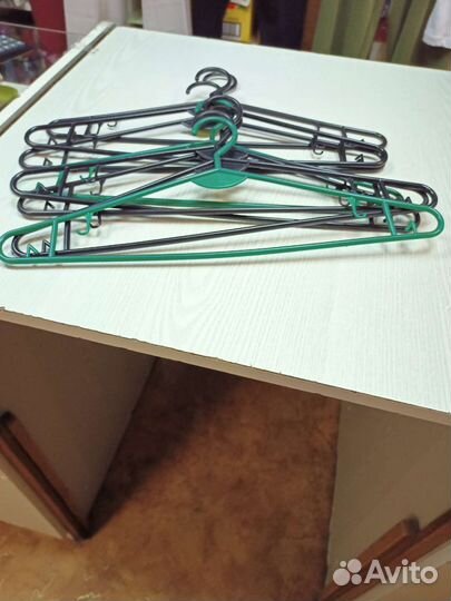 Плечики,вешалки разные.Большие и детские