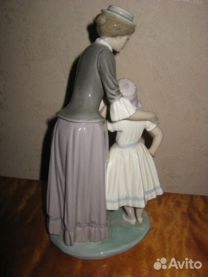 Фарфоровая статуэтка Lladro мама с дочкой