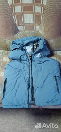 Жилетка мужская утепленная с капюшоном