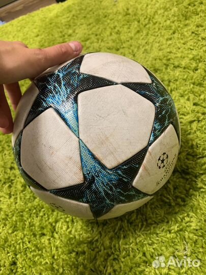 Футбольный мяч