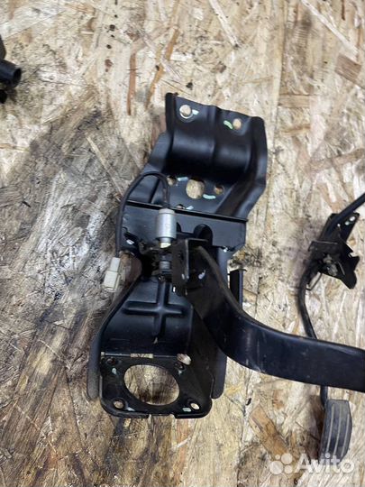 Педаль газа тормоза сцепления Hover H2