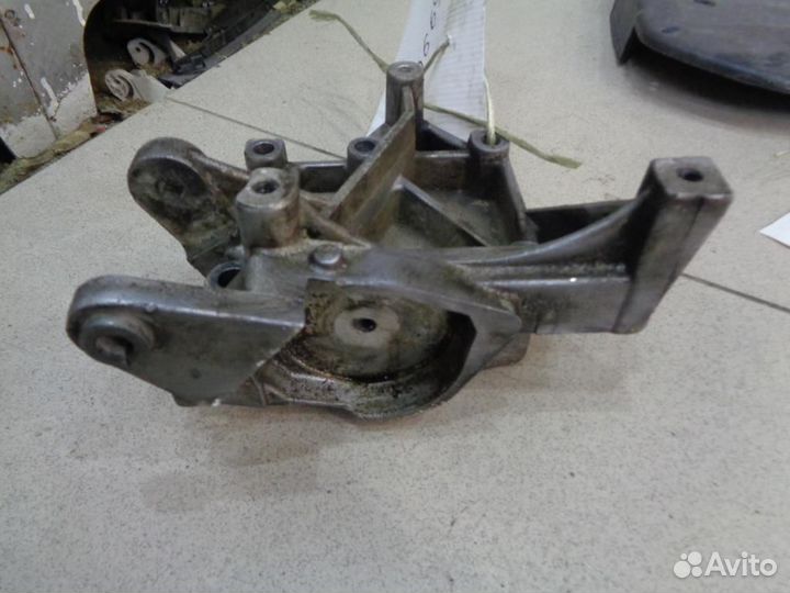 Кронштейн компрессора кондиционера Rover 75 RJ 19