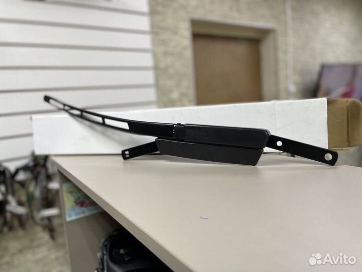 Поводок дворника правый Ауди Ку7 Q7