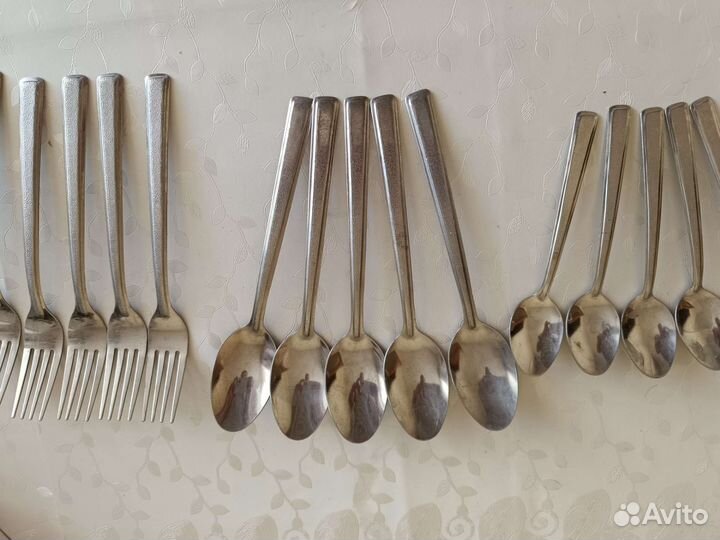 Столовые приборы ложки вилки